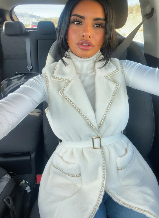 Elegance Fashion Women’s Faux Fur Vest for Autumn/Winter.